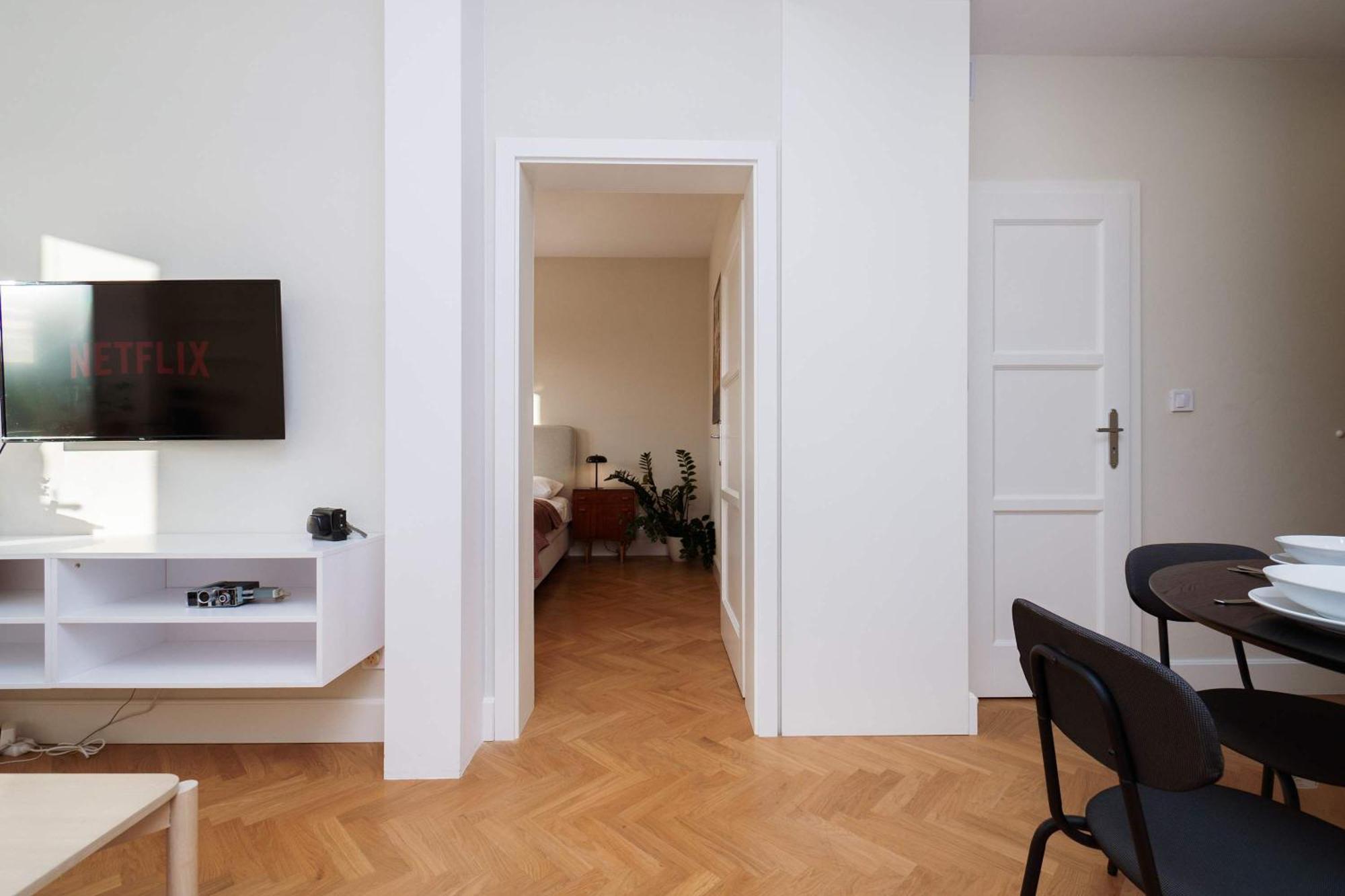 Old Town Velvet Retreat - Style And Comfort