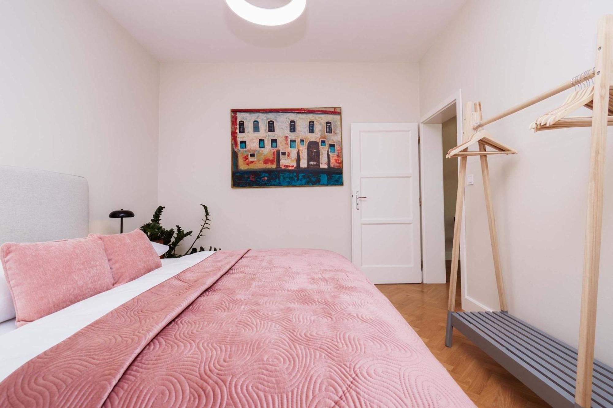 Апартаменти Old Town Velvet Retreat - Style And Comfort
