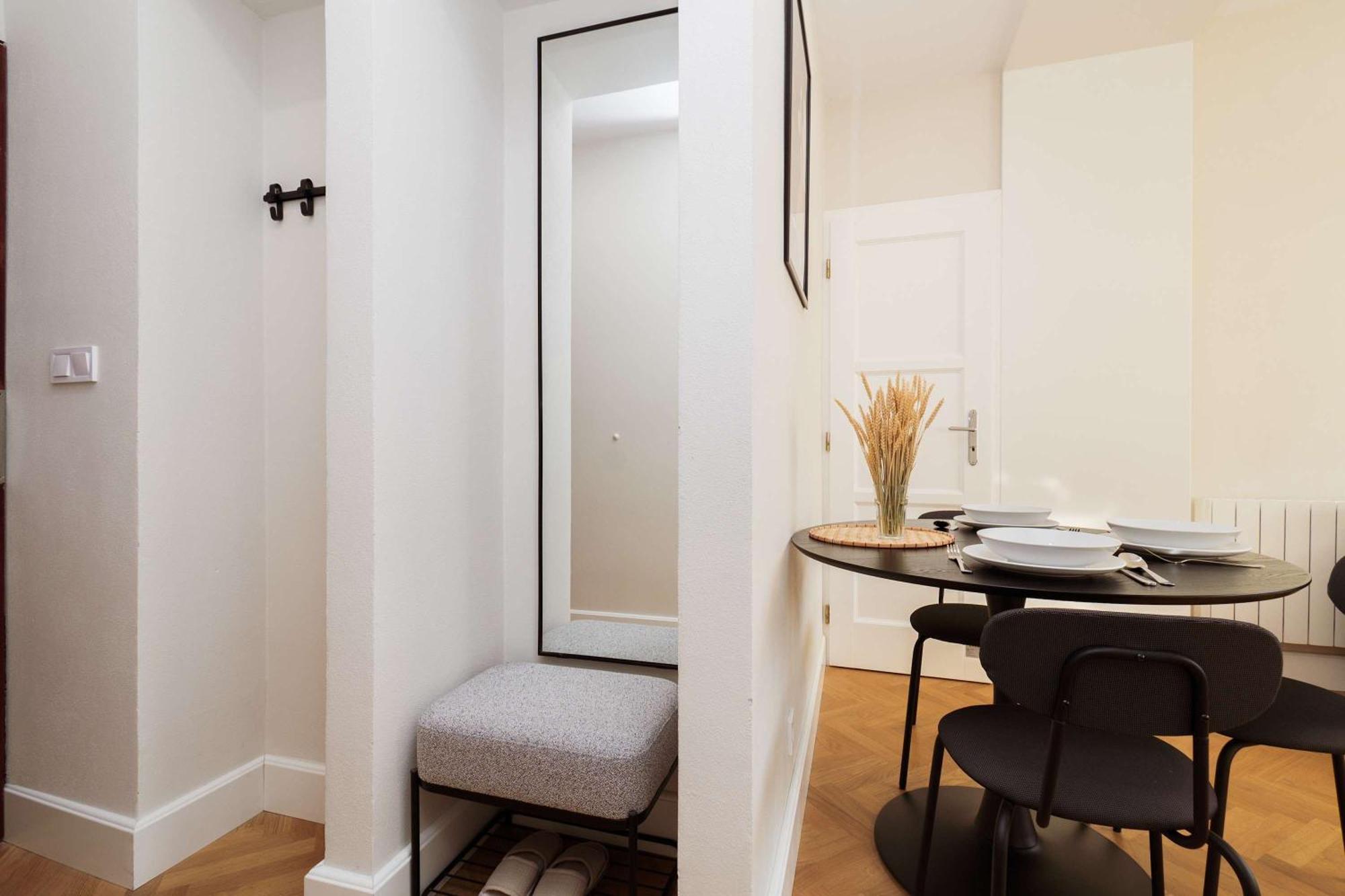 Апартаменти Old Town Velvet Retreat - Style And Comfort Братислава